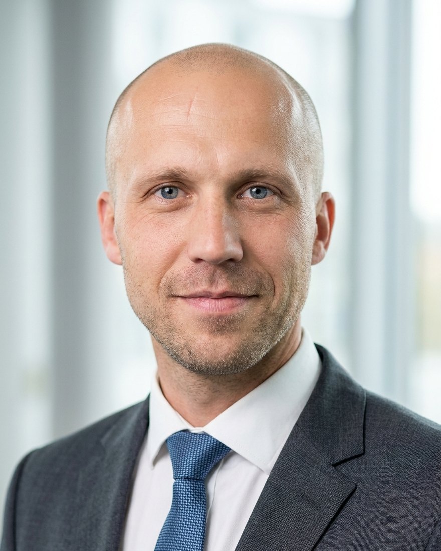 Edgars Smaukstelis, director.